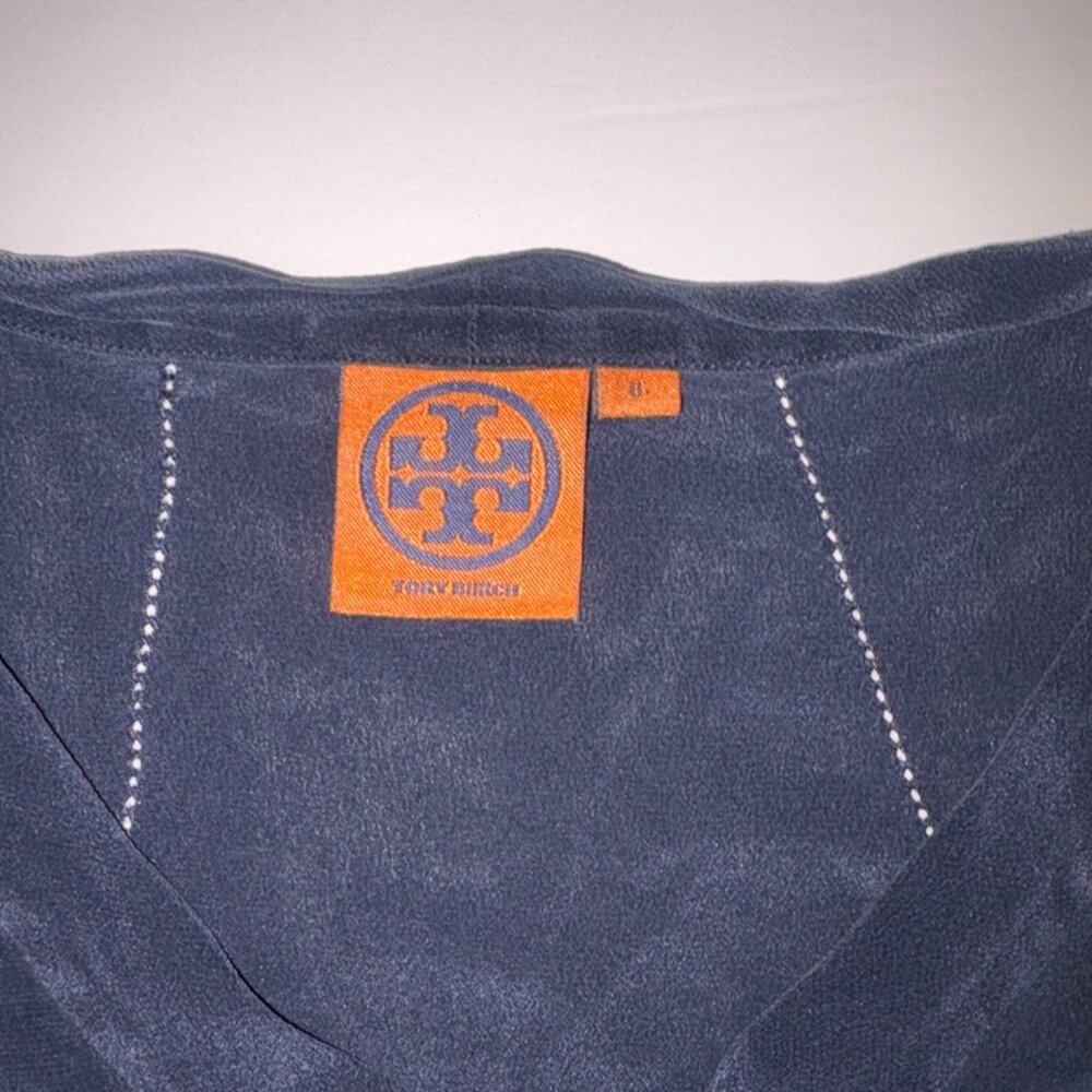Tory Burch 100% Silk Navy Blue Sleeveless Blouse Capsule Wardrobe Timeless sz 6 - Picture 2 of 6